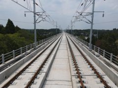 成宜高铁全线铺轨完成 预计年底通车